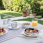 Charming Bed & Breakfast 3*